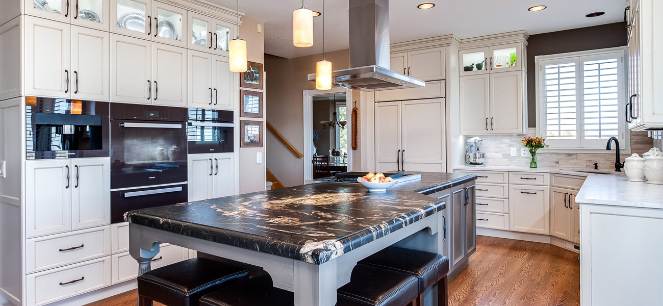 Traditional kitchen with large center island